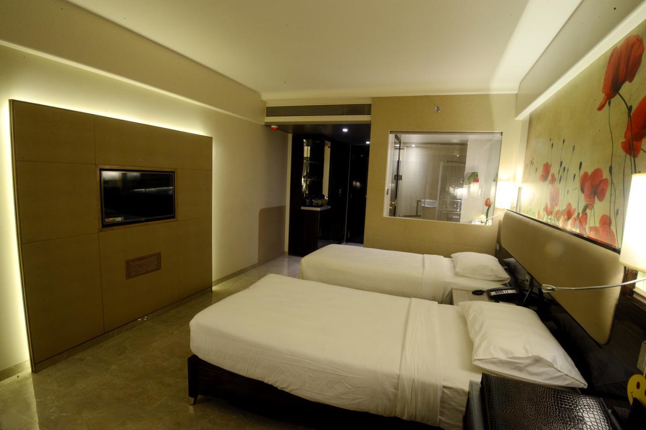 Sai Palace Grand, Malad Mumbai Exterior photo