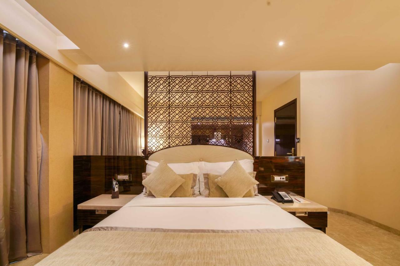 Sai Palace Grand, Malad Mumbai Exterior photo